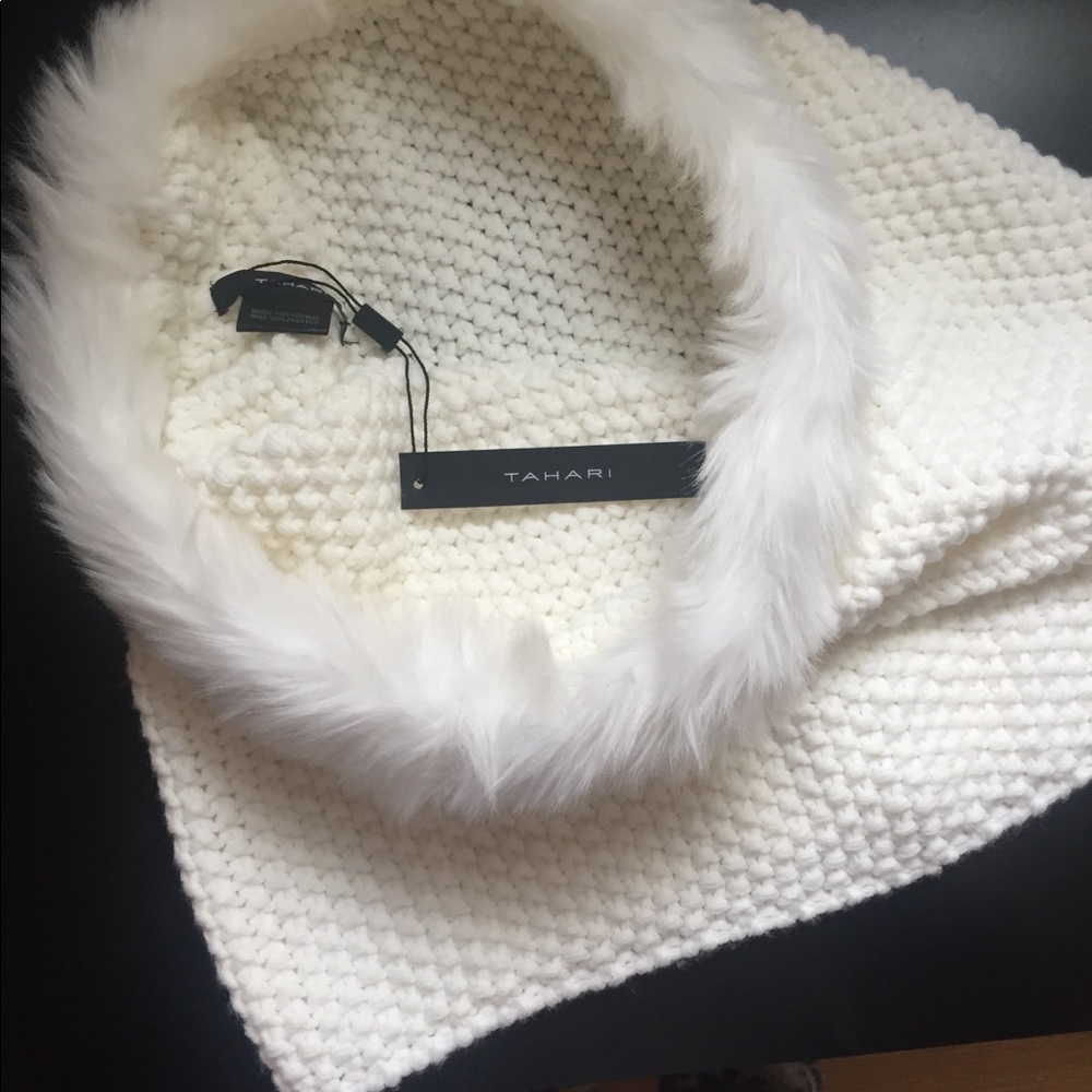 Tahari scarf